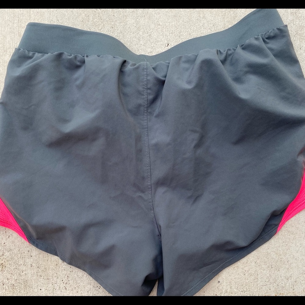 Under Armour Women’s Running Shorts Pink Grey NWOT - Picture 2 of 7